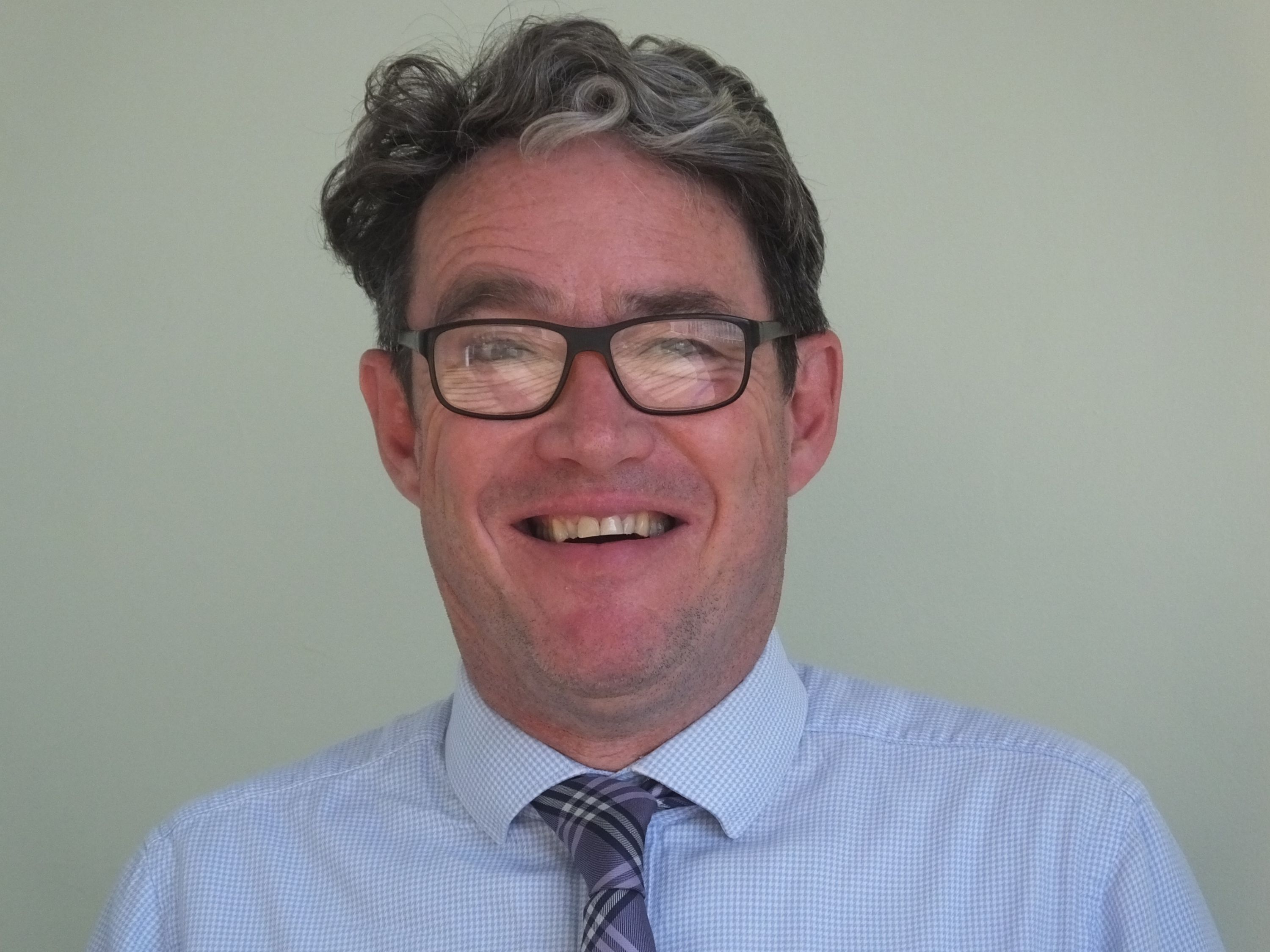 Mr Oakshott